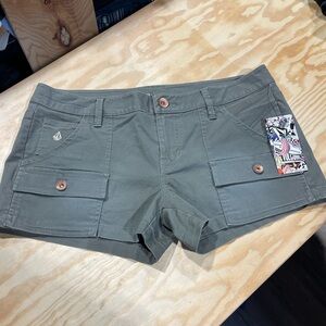 Vintage Volcom Olive Cargo Shorts for Women 11 NWT
